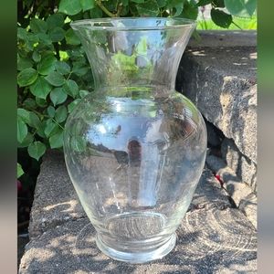 Clear glass vase